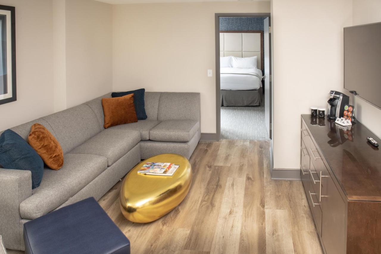 Junior King Suite Sofabed or Non Smoking