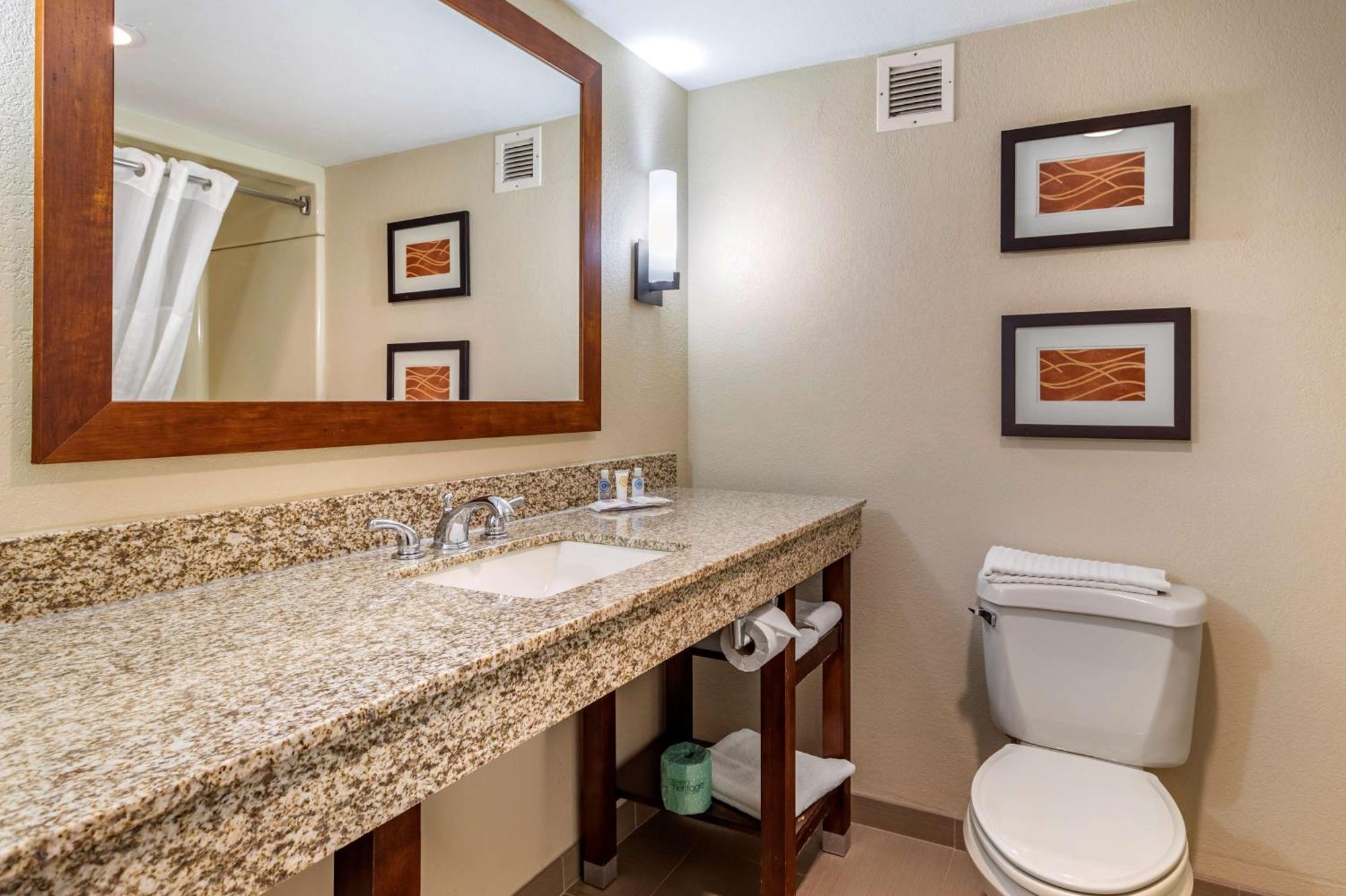 Queen Room with Two Queen Beds - Non-Smoking,1281610264:JPEG