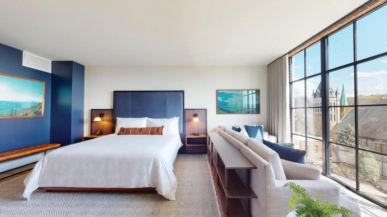Deluxe King Suite