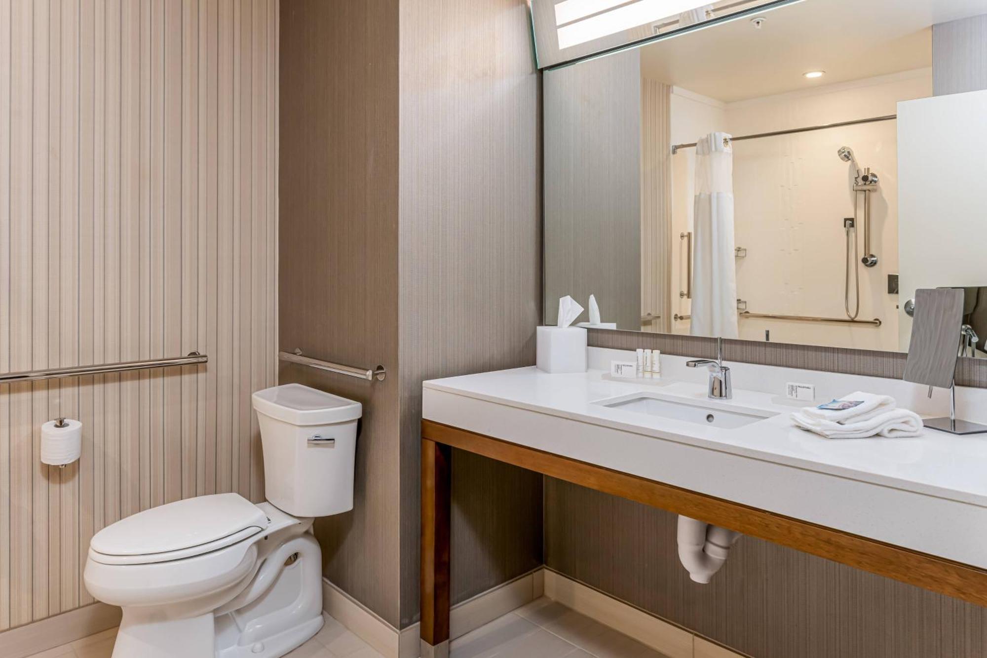 Queen Room with Two Queen Beds - Hearing Accessible