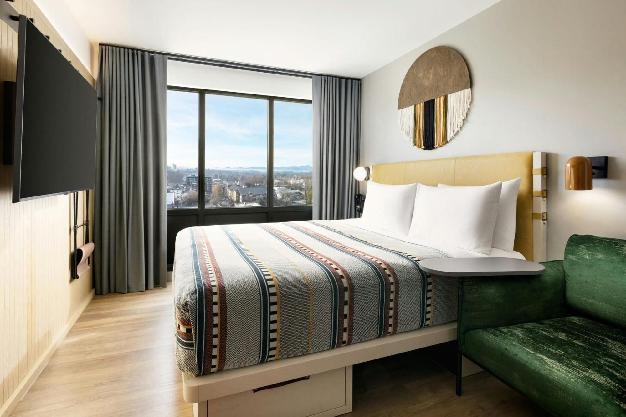 King Room with Mountain View A