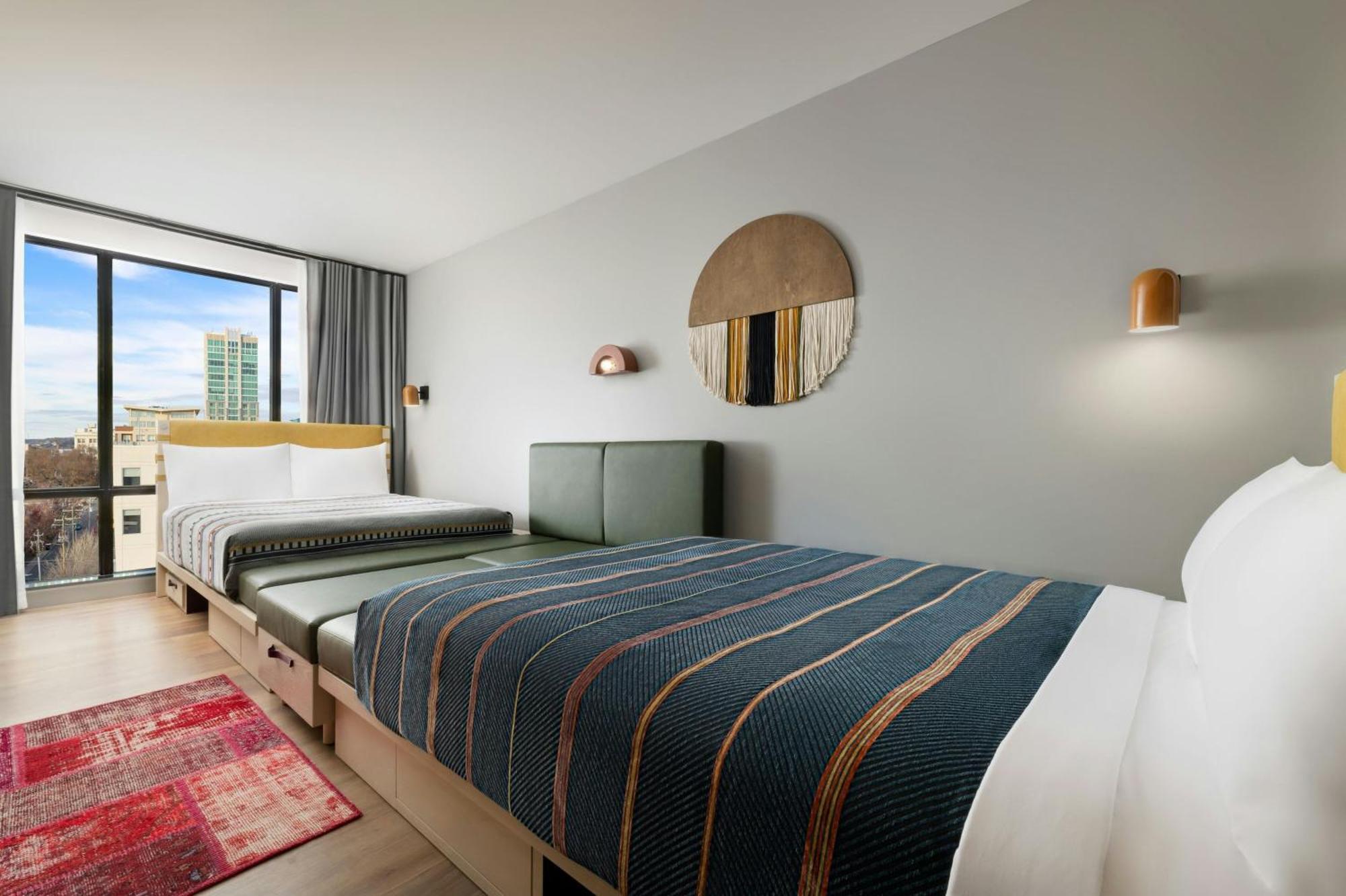 Queen Room with City View