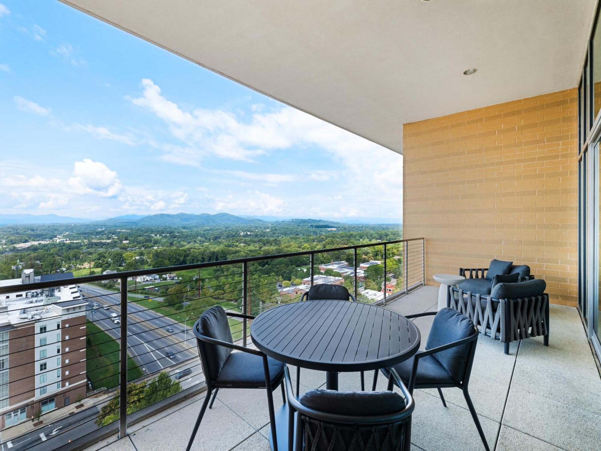 One-Bedroom King Suite Panoramic View