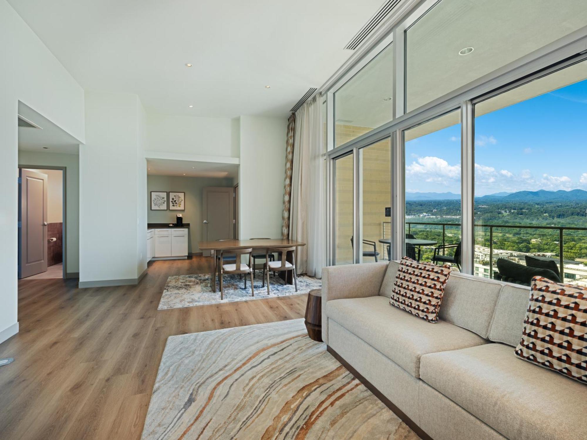 One-Bedroom King Suite Panoramic View