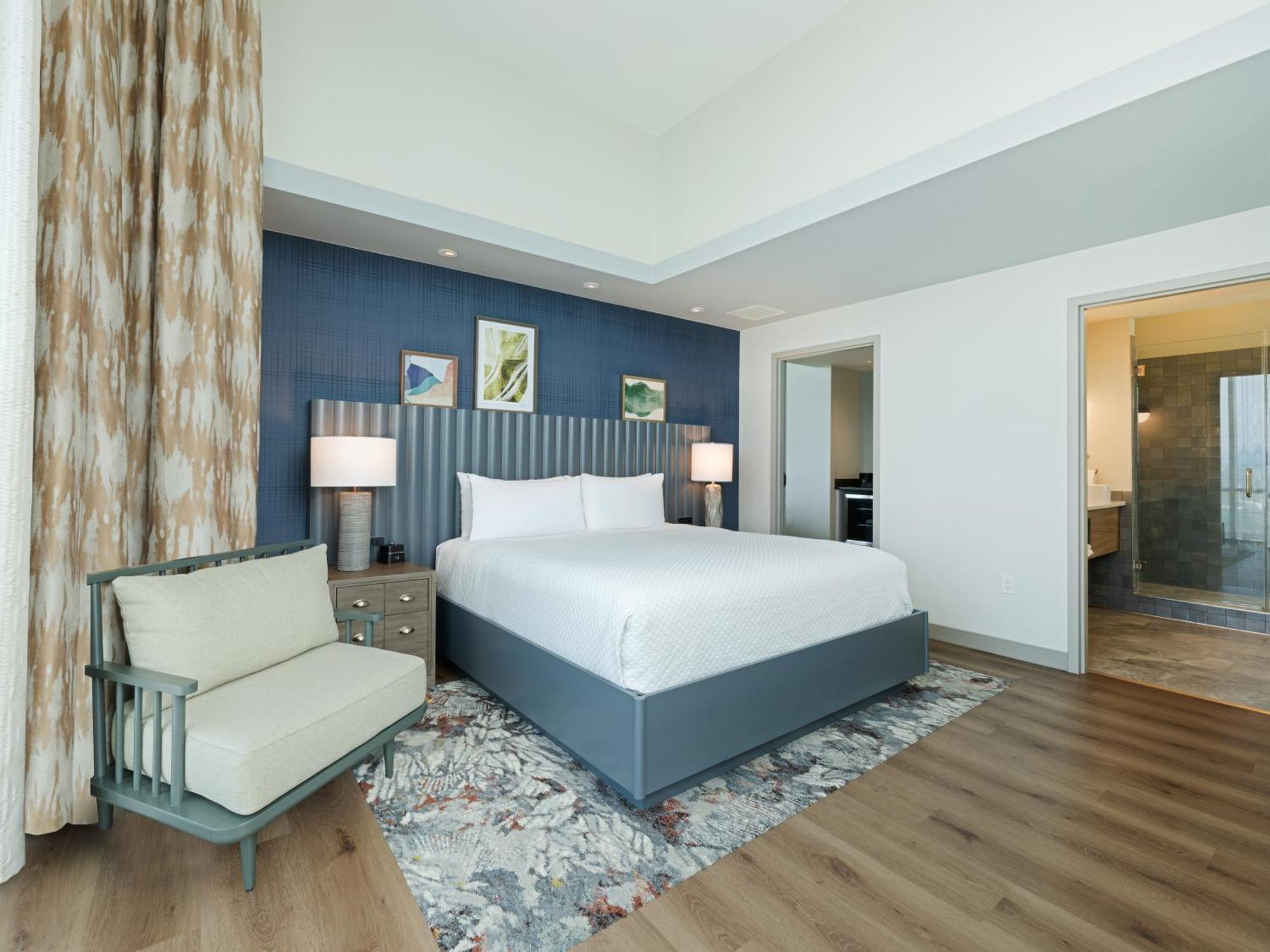 One-Bedroom King Suite Panoramic View