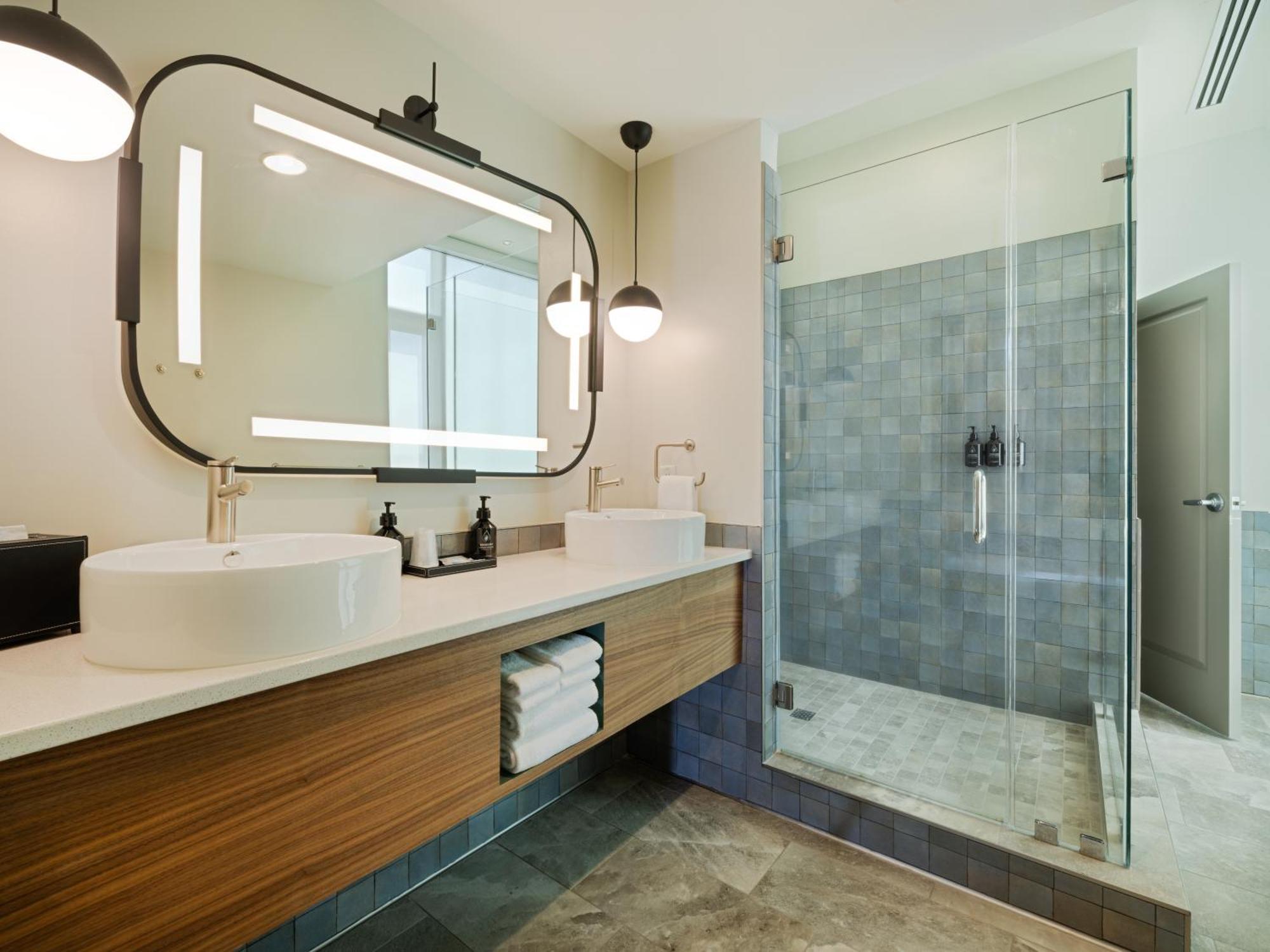 One-Bedroom King Suite Panoramic View