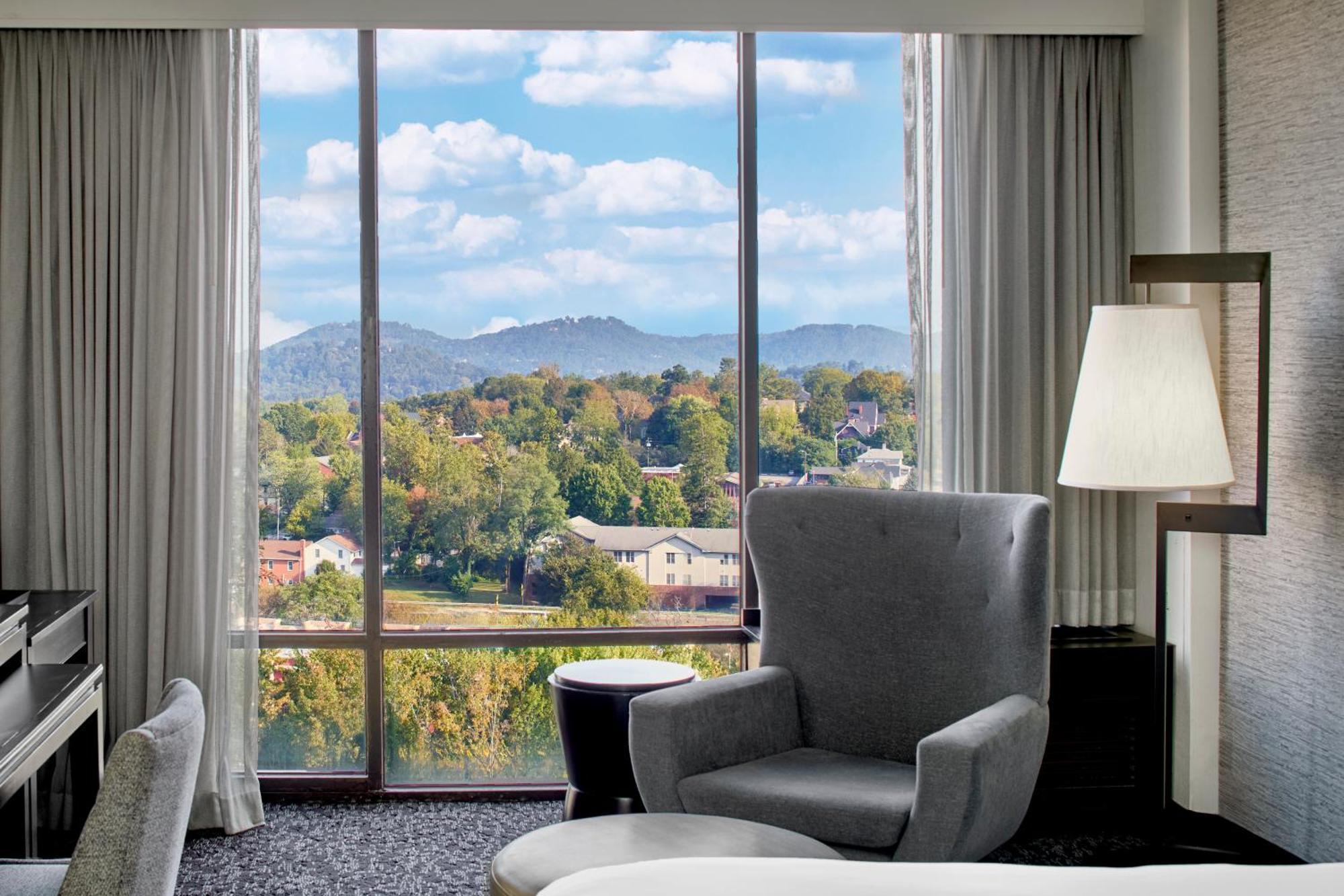 One-Bedroom King Suite High Floor