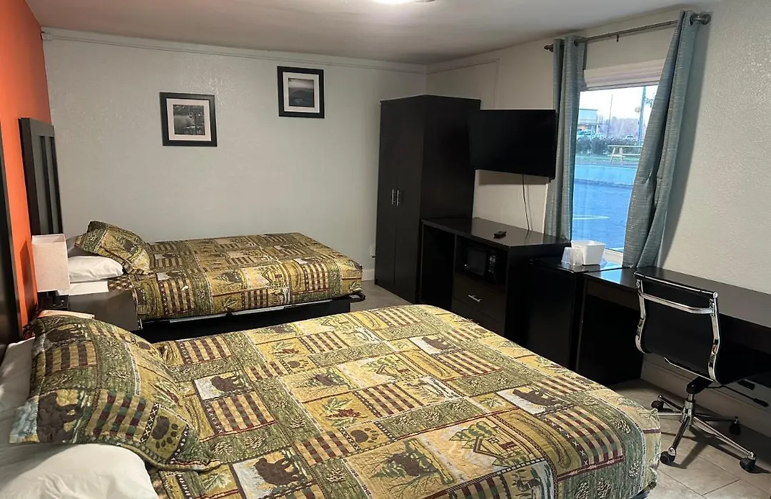 Whispering Pines Motel-1