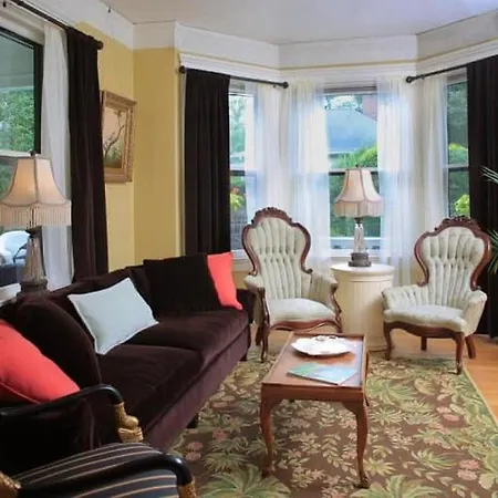 The Lion And The Rose Bed And Breakfast-3