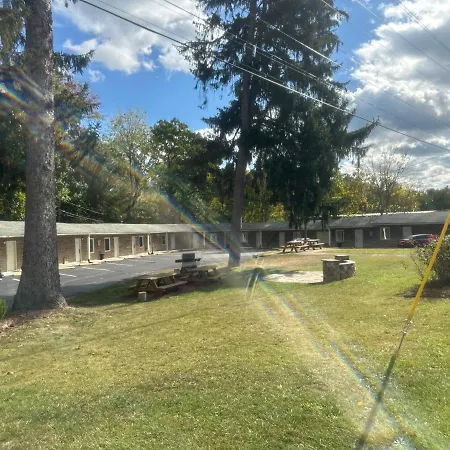 Whispering Pines Motel-2