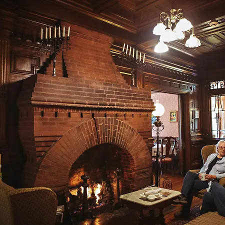 Cedar Crest Inn-3