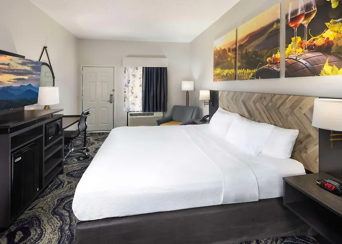 Clarion Pointe Biltmore Village Asheville