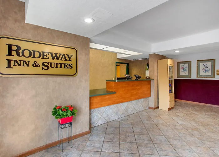 Rodeway Inn & Suites Near Outlet Mall - Asheville
